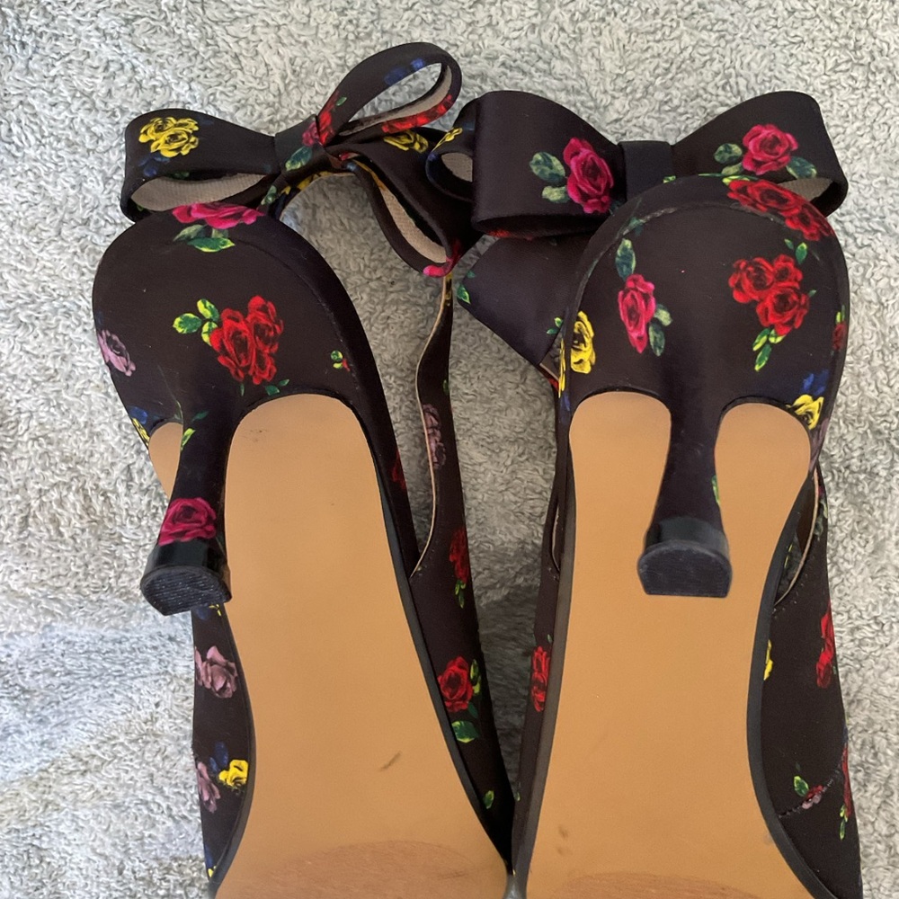New Betsey Johnson Cadee Kitten Heel Strapped Bow Covered SHOES Black Satin - Picture 5 of 7